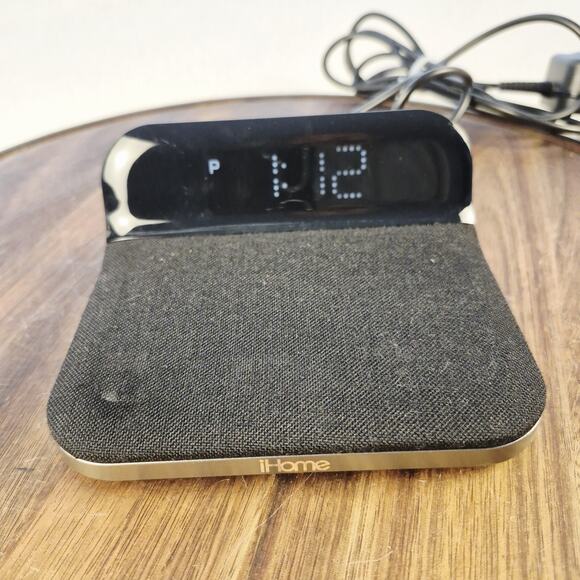 iHome iW18 Power Valet Digital Alarm Clock USB Charging Cradle & Adapter - Picture 1 of 8